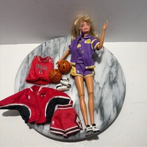 Vintage 1998 NBA Barbie CHICAGO BULLS Dressed To Play With Lakers Outfit & Balls